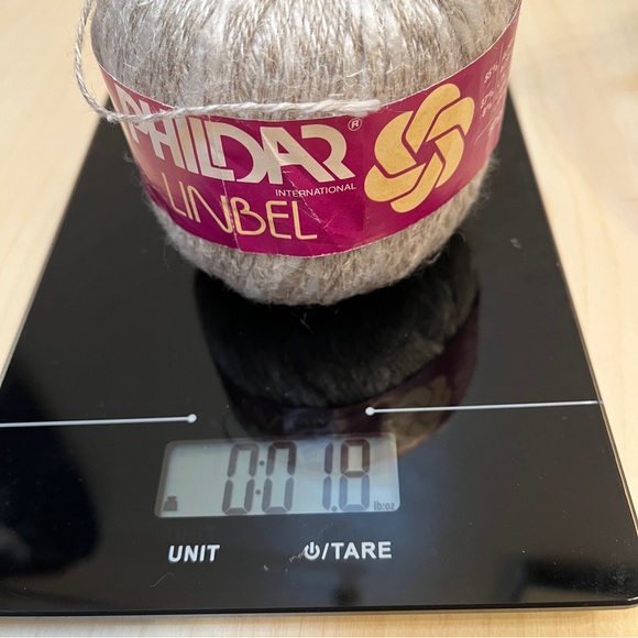 Phildar Linbel Slub Yarn white/warm grey. 1 & 2/3rds skeins. - Picture 9 of 11